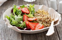 Quinoa con fresas y tomate