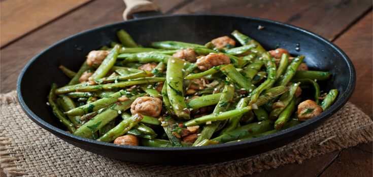 Judías verdes con albóndigas de pollo
