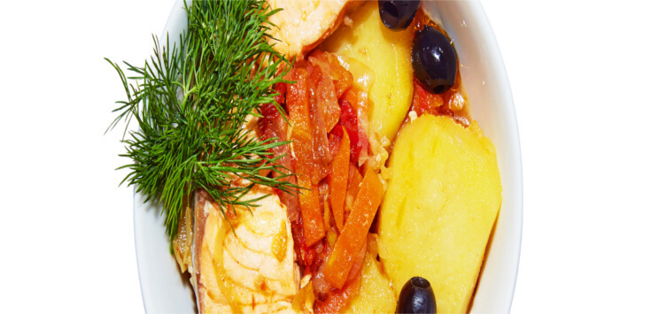 Emperador con verduras y aceitunas