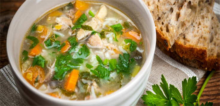 sopa de verdura con pan